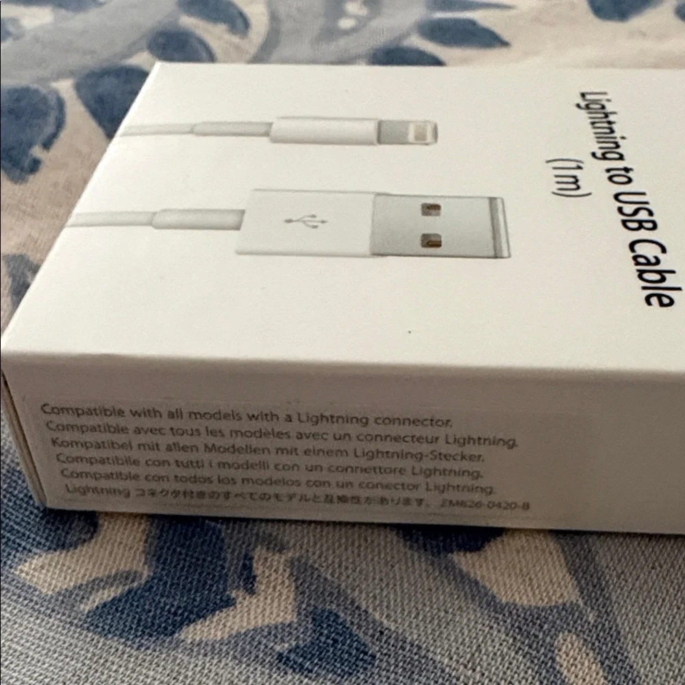 Apple White Lightning to USB Cable (nwt)